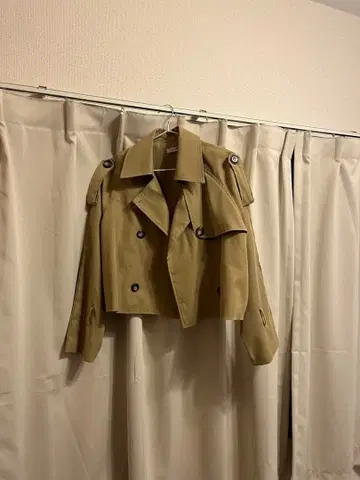 베이지 크롭 트렌치코트