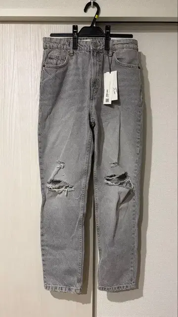 [ 미사용 새상품 ] ZARA CLASSIC MOM FIT 데미지 진