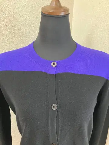 이달 할인 판매 질 샌더 블랙과 보라색 버튼 긴팔 가디건 M