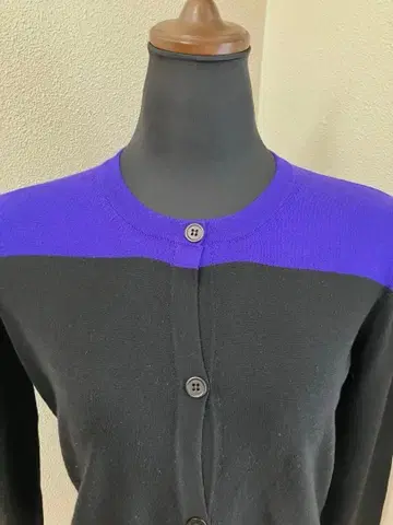 이달 할인 판매 질 샌더 블랙과 보라색 버튼 긴팔 가디건 M