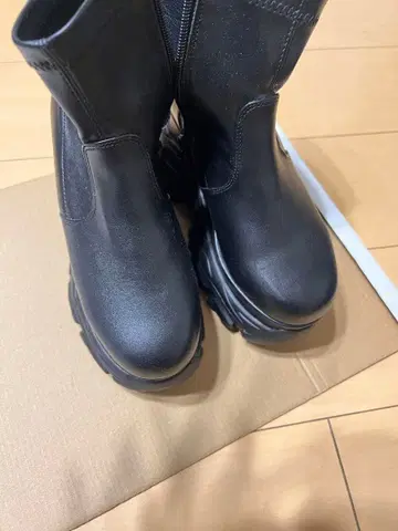 통굽 블랙 숏부츠