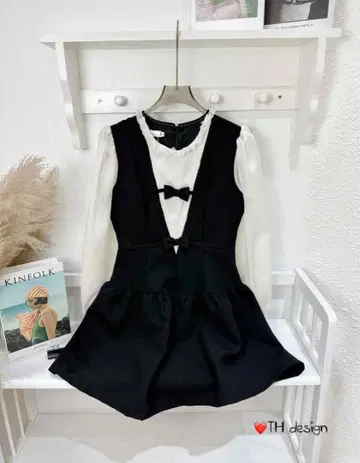 리본 포함 블랙 화이트 미니 원피스