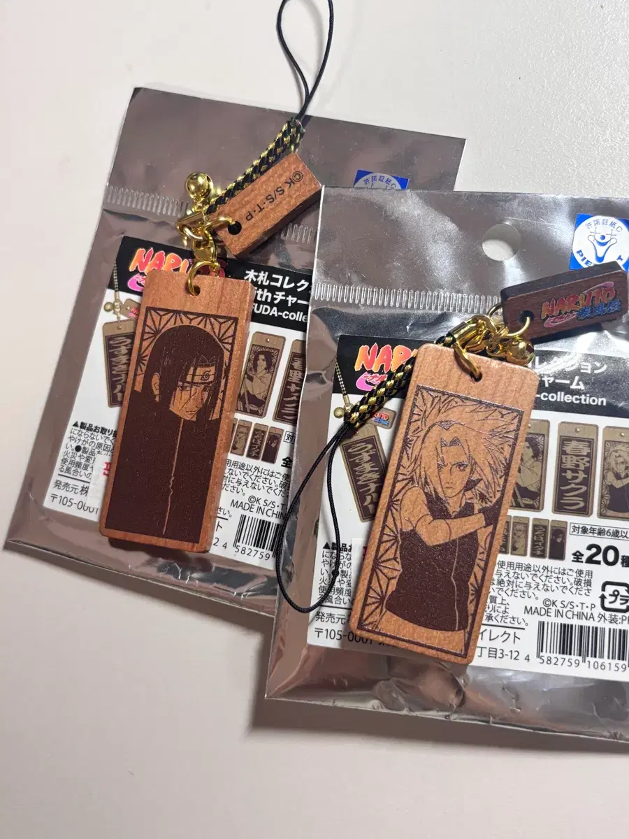 Naruto wooden strap keychain Itachi Sakura