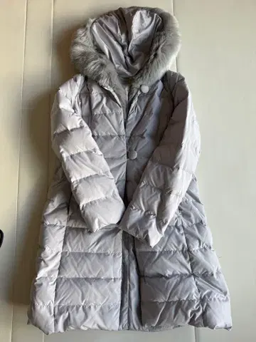 [ 새상품급 ] DoCLASSE 라이트 그레이 퍼 포함 다운 자켓