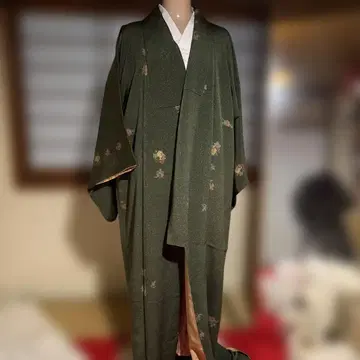 순수 실크 컨디션 최상 모스그린 크레이프 원단 꽃무늬 자수 코몬 기모노