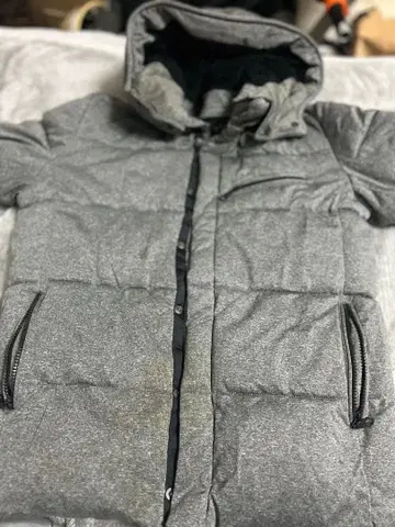 그레이 후드 부착 다운 자켓
