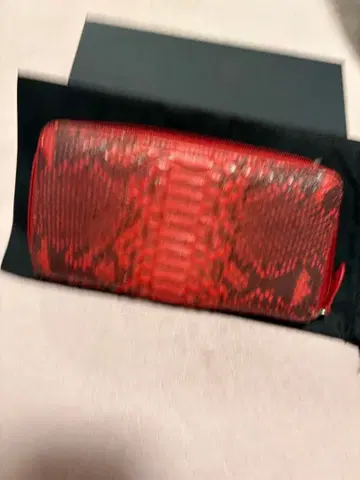 빨간 뱀 가죽 장지갑