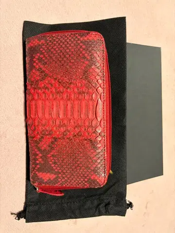 빨간 뱀 가죽 장지갑