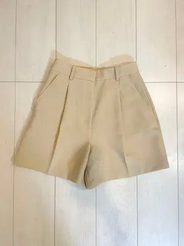 ZARA 발뮤다 숏팬츠 베이지 미사용 새상품 XS 사이즈