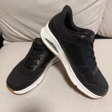 SKECHERS SLIP-INS 블랙 스니커즈