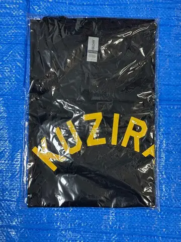 KUZIRA 로고 티셔츠 블랙 x 옐로우