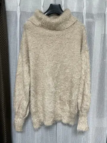 [ ENVYM ] 베이지 터틀넥 스웨터