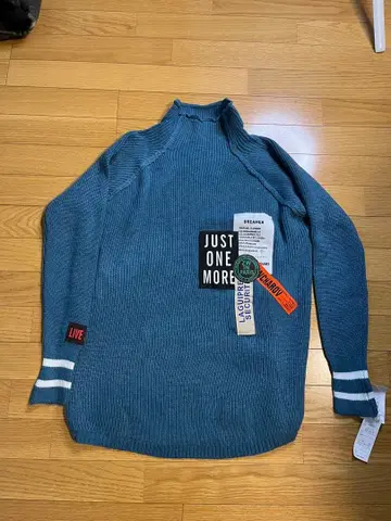 하이넥 블루 스웨터