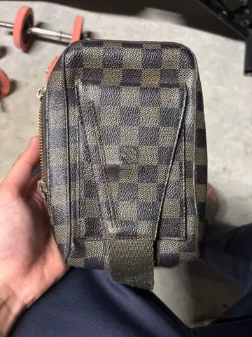 다미에 그래피트 숄더백