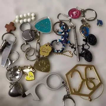 다양한 디자인의 키링 세트