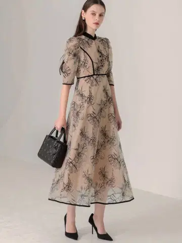 파이핑 하이넥 꽃무늬 라메 레이스 원피스 드레스