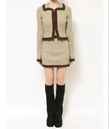 샤기 엣지 컴팩트 지퍼 니트 emoda