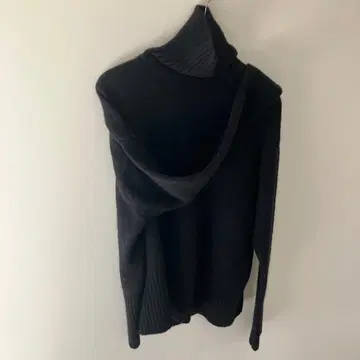 블랙 니트 스웨터