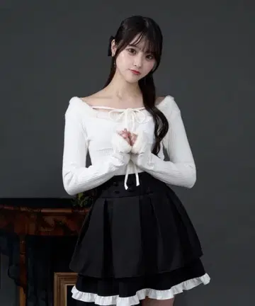 Pal elfy 파르엘피 퍼 달린 컷 리브 상의 화이트 F