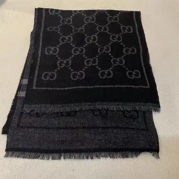 블랙 GG 로고 머플러