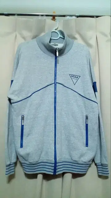 DESCENTE (데상트) NCAA 풀 집업 맨투맨