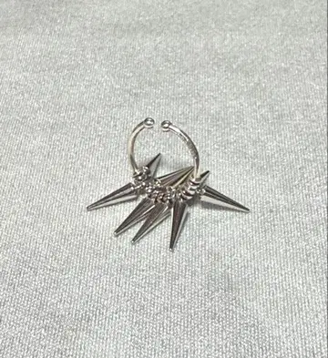 e.m. 실버 스터드 이어커프 (남성용/여성용) 정크