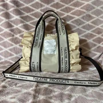 THEATRE PRODUCTS 프릴 토트백 아이보리