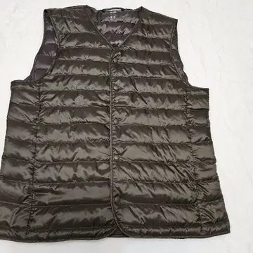 유니클로 퀼팅 라이트 다운 베스트 사이즈 L 올리브 계열