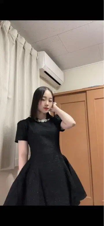 블랙 반팔 A라인 미니 원피스