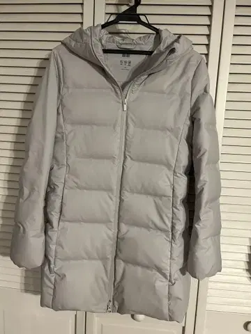 UNIQLO 심리스 다운 숏코트 라이트 그레이 M 사이즈
