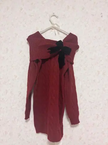 [ 미사용 새상품 ] 오프숄더 니트 원피스