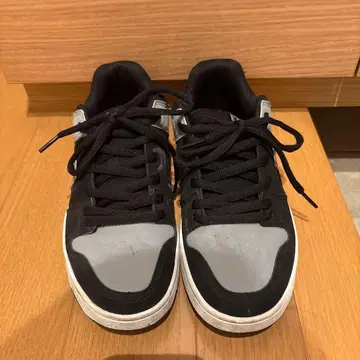 DC 블랙/그레이 스니커즈