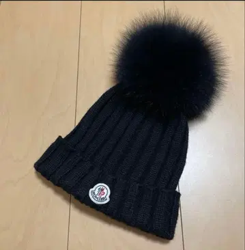 MONCLER 블랙 니트 모자 폼폼 포함