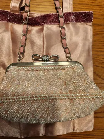 Diana 비즈 장식 핑크 클러치백