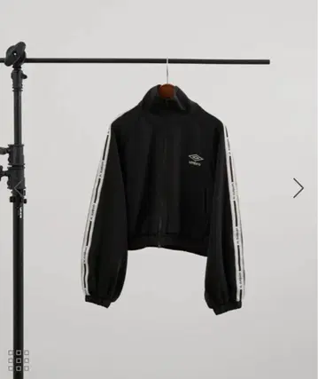 엄브로 vis 콜라보 후드티