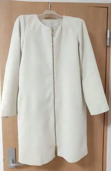 Loungedress 화이트 스웨이드 롱 코트