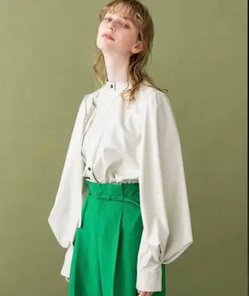 UNITED TOKYO 크로스턱 볼륨 블라우스