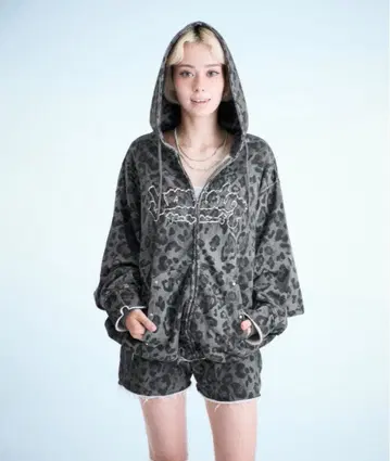 레오파드 무늬 후드티