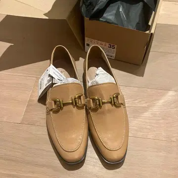 새상품 ZARA 베이지 로퍼 사이즈 35