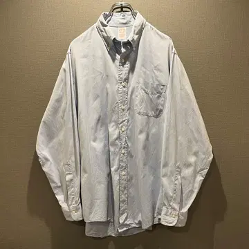 연한 파랑 버튼 다운 긴팔 셔츠