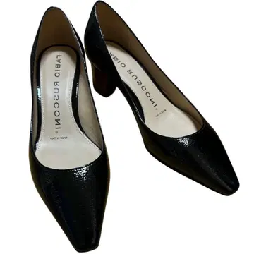 새상품급 FABIO RUSCONI 블랙 스틸레토 에나멜 39