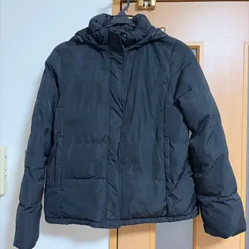 GU 블랙 다운 자켓 후드 부착