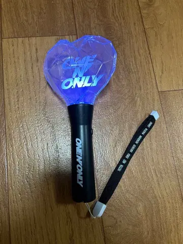 ONE N ONLY 응원봉 파란색 하트형 004