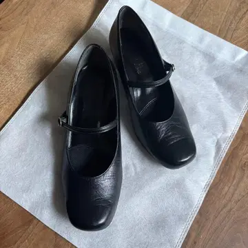 NUNVO 천연 가죽 스트랩 펌프스