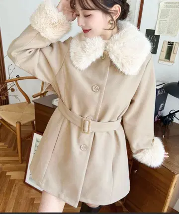 택 포함 새상품 moment+퍼 티펫 포함 미들 기장 스텐카라 코트