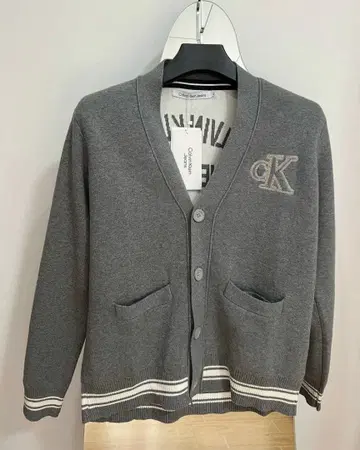 새상품 Calvin Klein 패션 그레이 V넥 가디건 사이즈 M