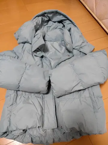 GU 후드 부착 라이트 블루 충전솜 점퍼