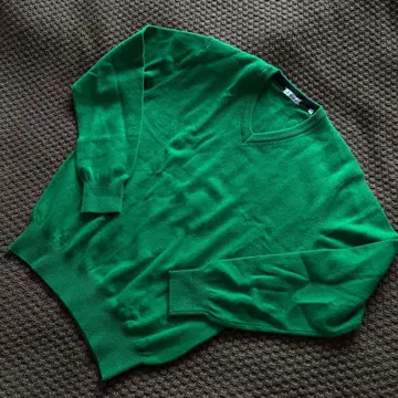 [ 고급 새상품급 ] Gee Gellan V넥 스웨터 46사이즈