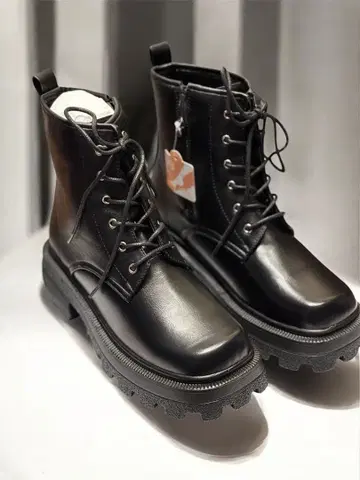 Mafmof(마프모프) 통굽 레이스업 부츠