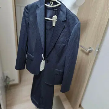 ONLY 네이비 스트라이프 수트 셋업